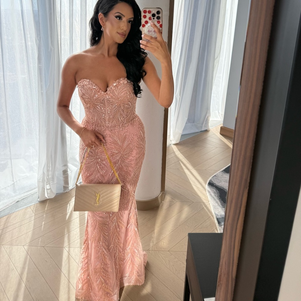 Chic Pink Strapless Dress for Special Occasions